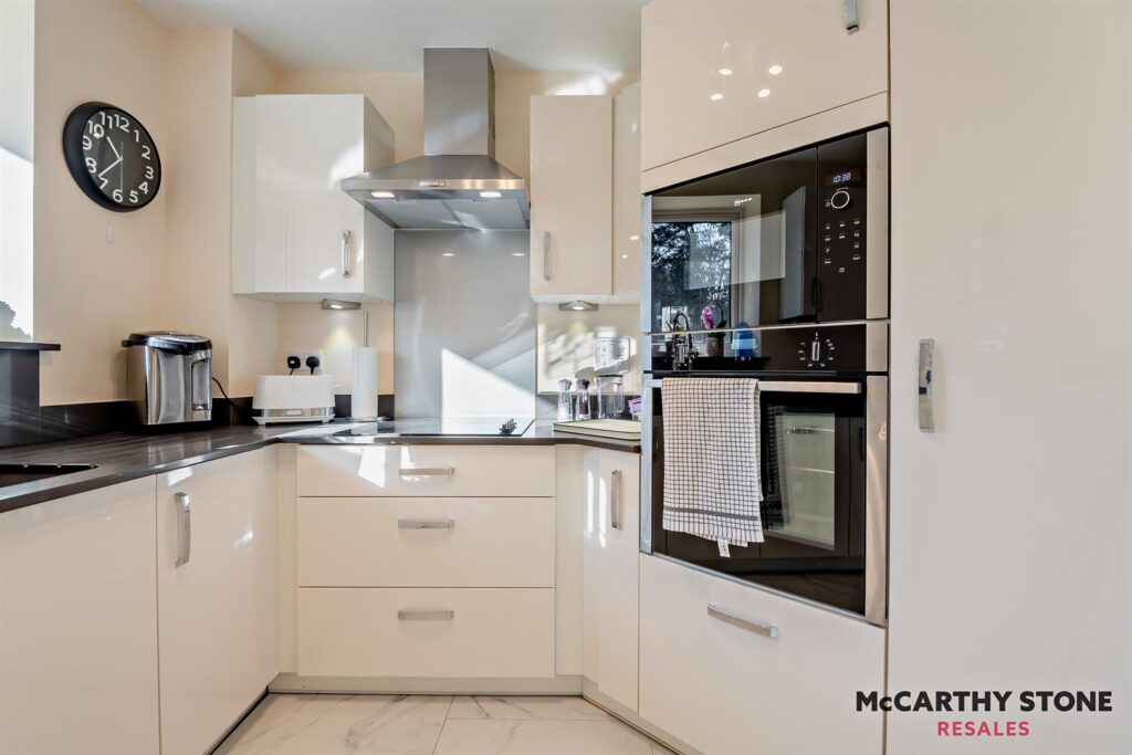 Clarendon House, Tower Road, Poole, BH13 6FE