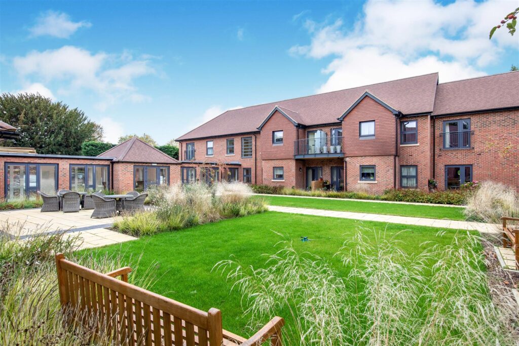 Elizabeth House, St. Giles Mews, Stony Stratford,