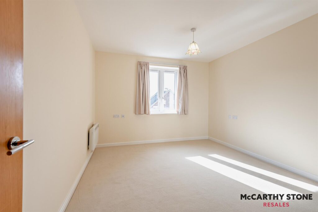Farringford Court, Avenue Road, Lymington, Hampshire, SO41 9PA