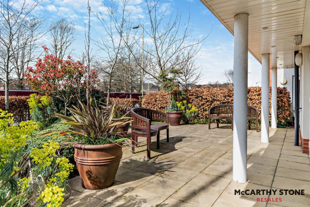 Farringford Court, Avenue Road, Lymington, Hampshire, SO41 9PA