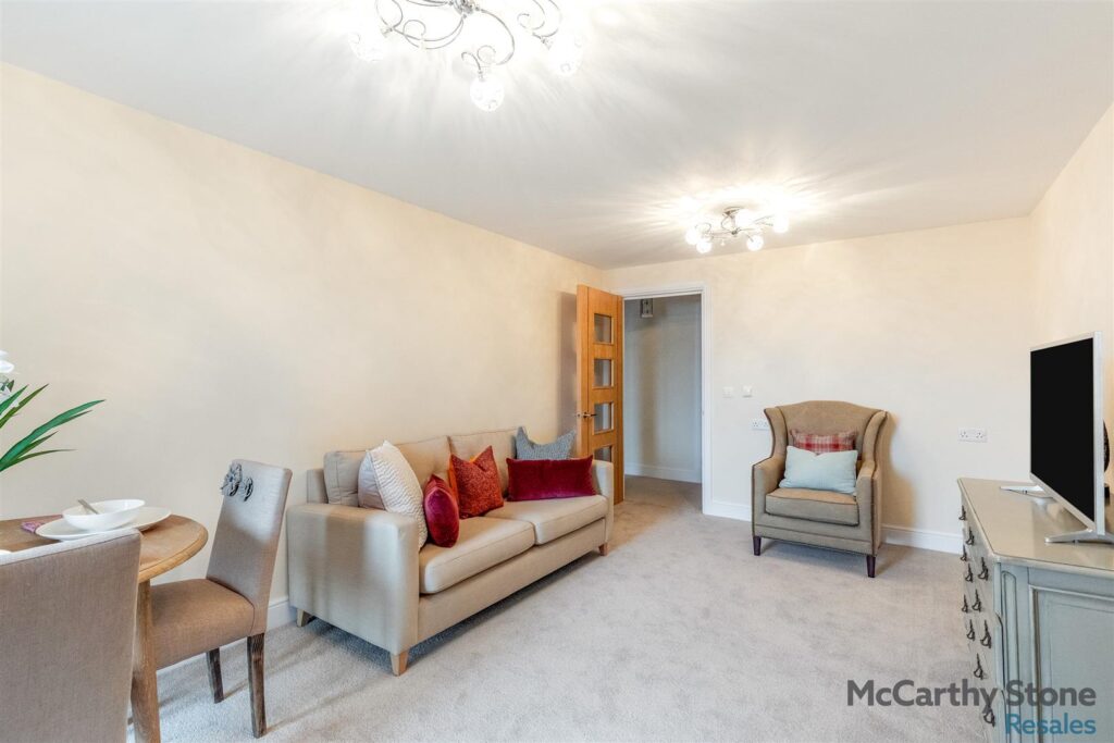 Wardington Court, Welford Road, Northampton, Northamptonshire NN2 8FR