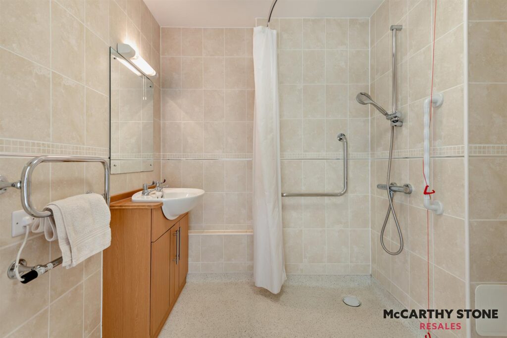 Farringford Court, Avenue Road, Lymington, Hampshire, SO41 9PA