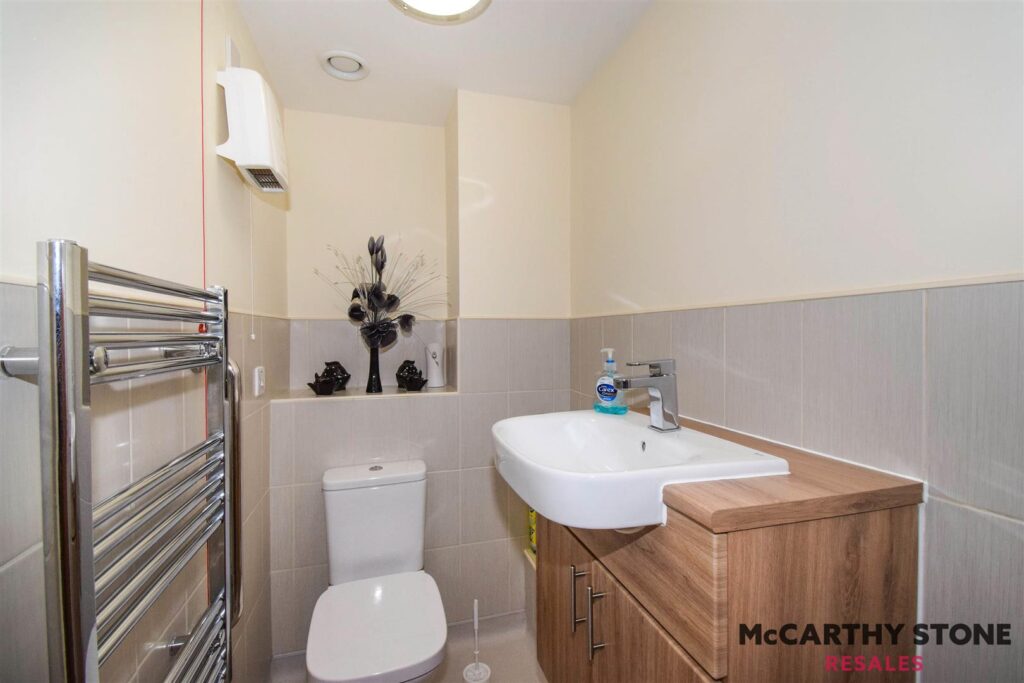 Glenhills Court, Little Glen Road, Glen Parva, Leicester, LE2 9DH