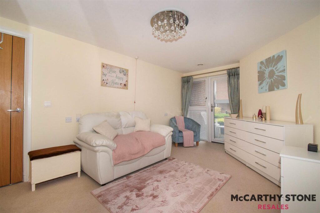 Glenhills Court, Little Glen Road, Glen Parva, Leicester, LE2 9DH