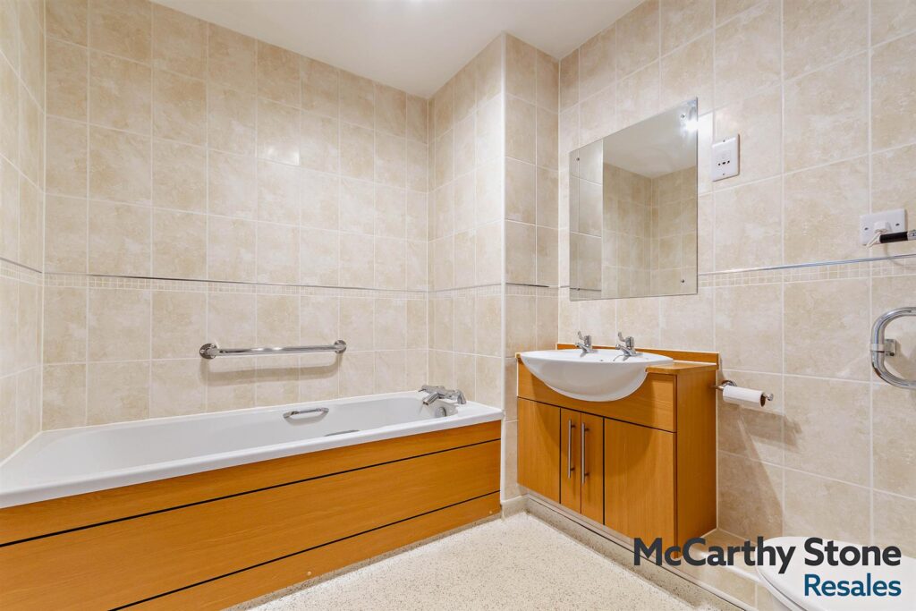 Cartwright Court, 2 Victoria Road, Malvern, WR14 2GE