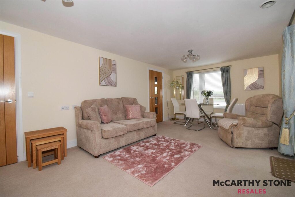 Glenhills Court, Little Glen Road, Glen Parva, Leicester, LE2 9DH