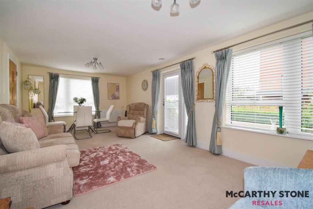 Glenhills Court, Little Glen Road, Glen Parva, Leicester, LE2 9DH