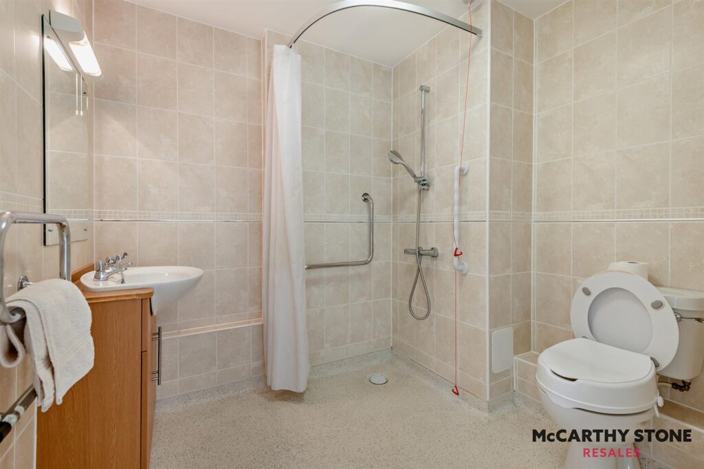 Farringford Court, Avenue Road, Lymington, Hampshire, SO41 9PA