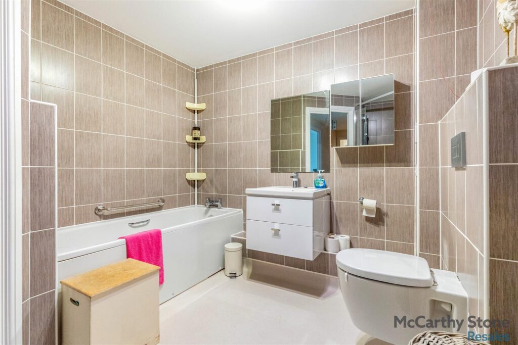 Wardington Court, Welford Road, Northampton, Northamptonshire NN2 8FR