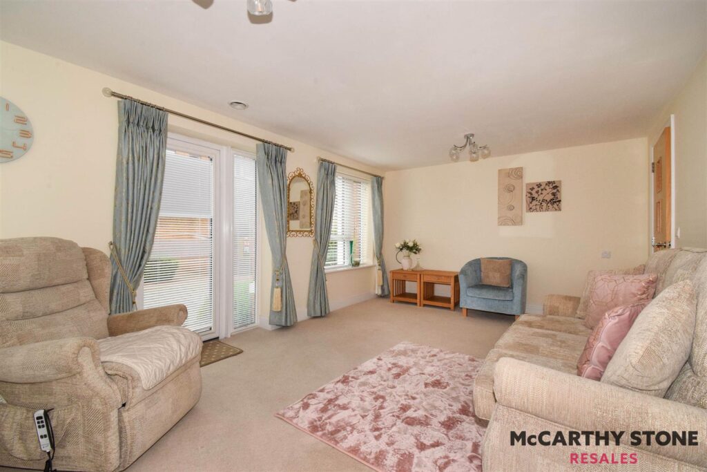 Glenhills Court, Little Glen Road, Glen Parva, Leicester, LE2 9DH