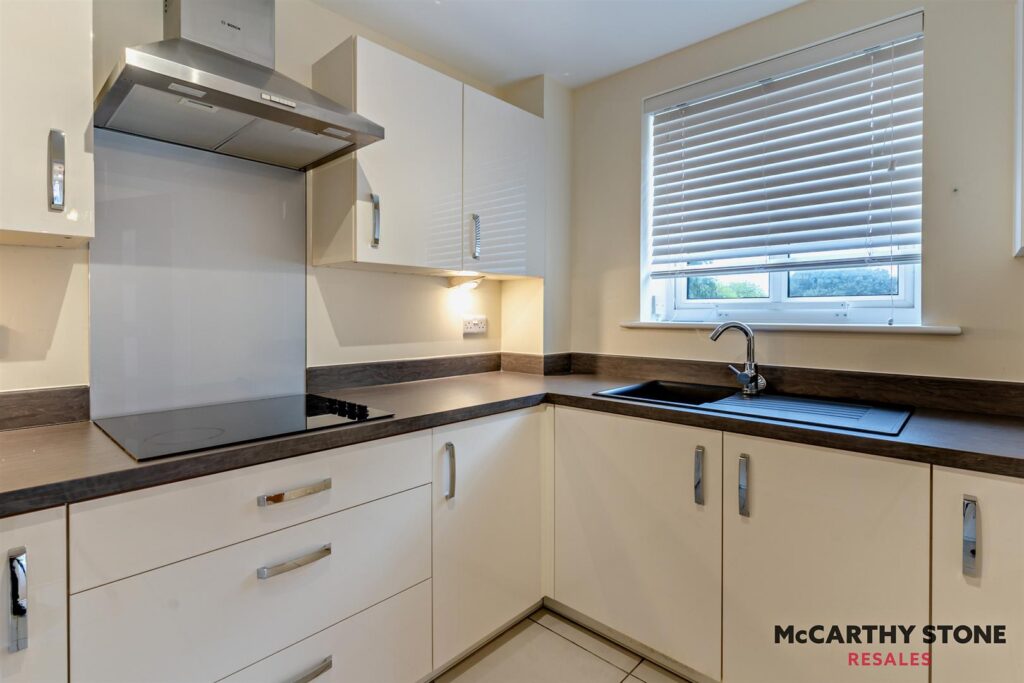 Llys Isan, Ilex Close, Llanishen, Cardiff, CF14 5DZ