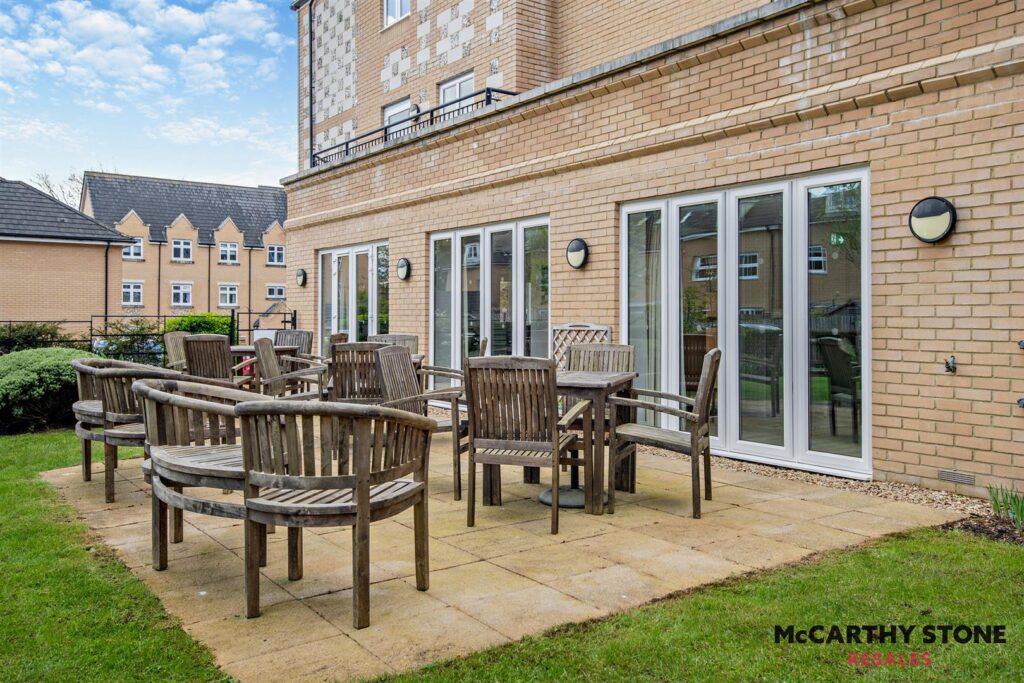 Olivier Place, Hart Close, Wilton, SP2 0FW