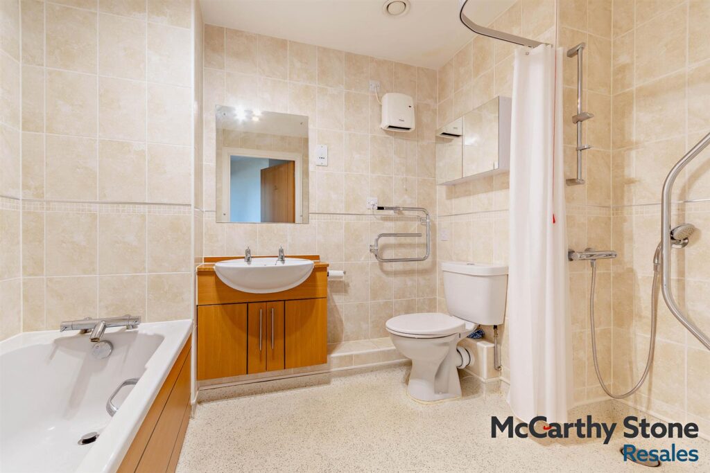 Cartwright Court, 2 Victoria Road, Malvern, WR14 2GE