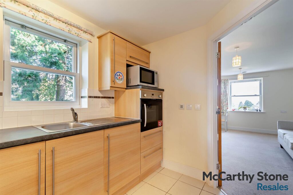 Cartwright Court, 2 Victoria Road, Malvern, WR14 2GE