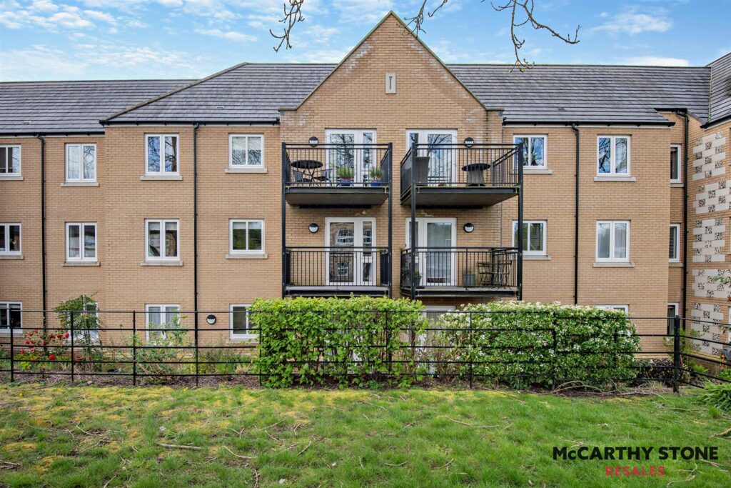 Olivier Place, Hart Close, Wilton, SP2 0FW