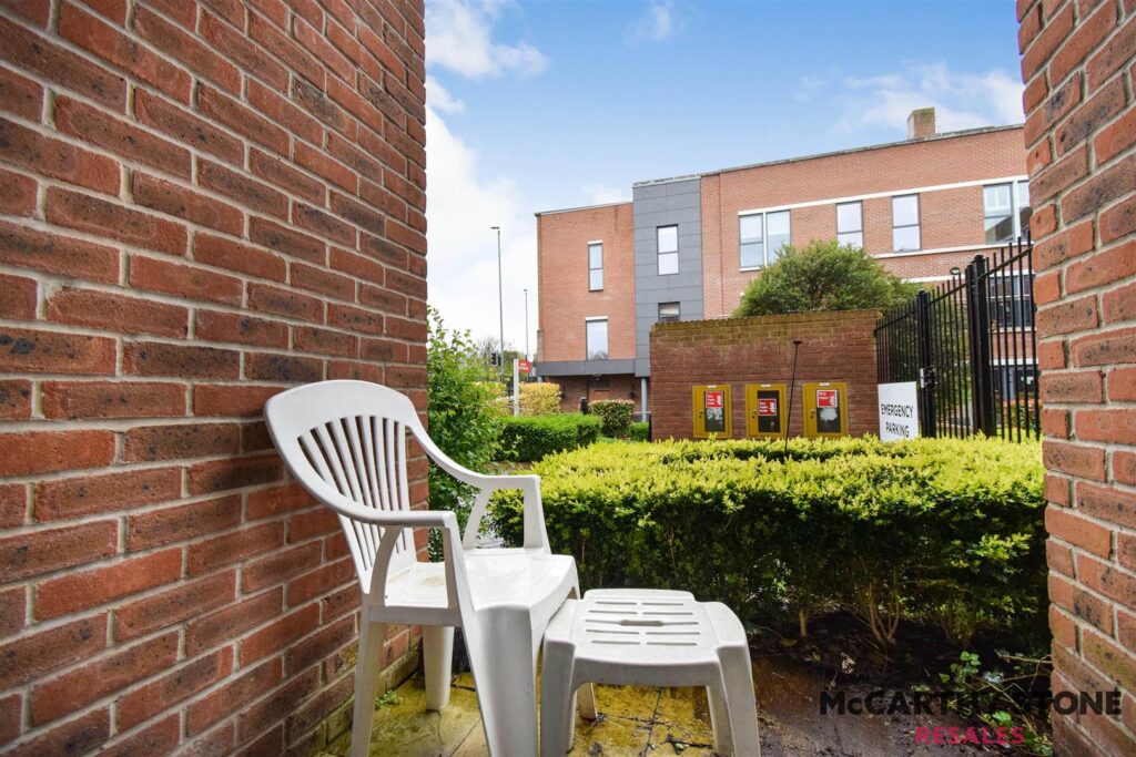 Glenhills Court, Little Glen Road, Glen Parva, Leicester, LE2 9DH