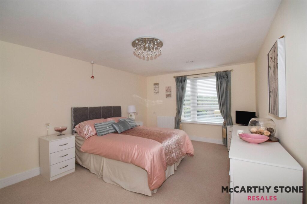 Glenhills Court, Little Glen Road, Glen Parva, Leicester, LE2 9DH