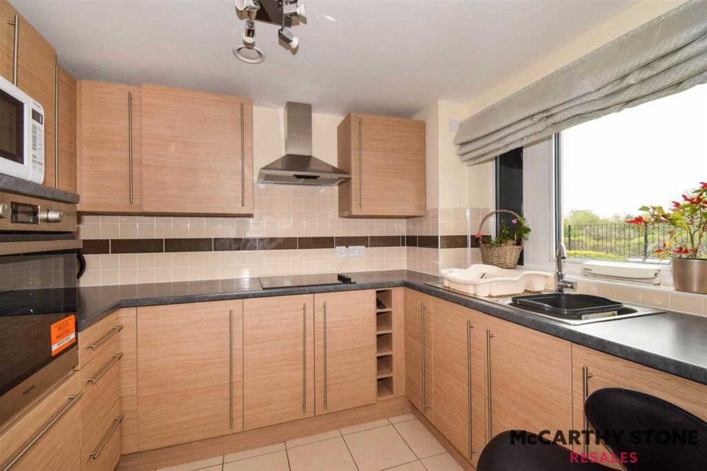 Glenhills Court, Little Glen Road, Glen Parva, Leicester, LE2 9DH