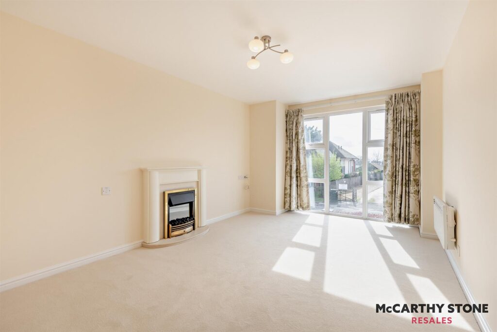 Farringford Court, Avenue Road, Lymington, Hampshire, SO41 9PA