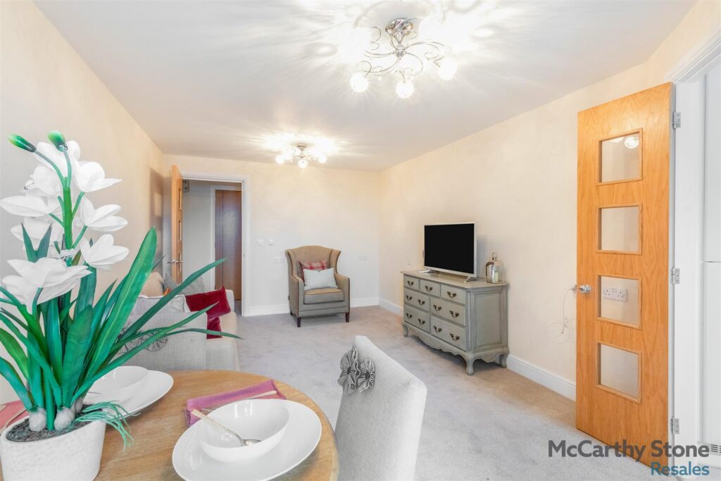 Wardington Court, Welford Road, Northampton, Northamptonshire NN2 8FR