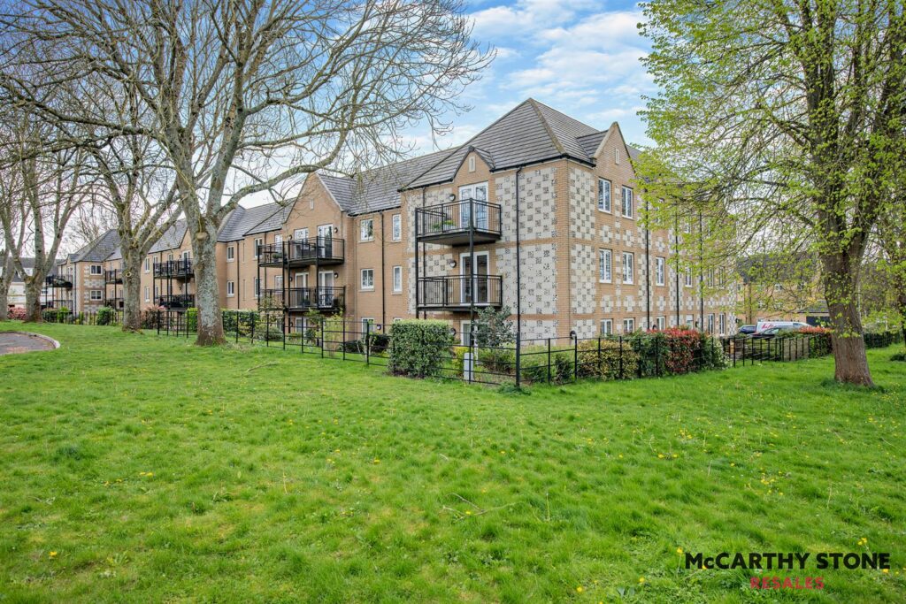 Olivier Place, Hart Close, Wilton, SP2 0FW