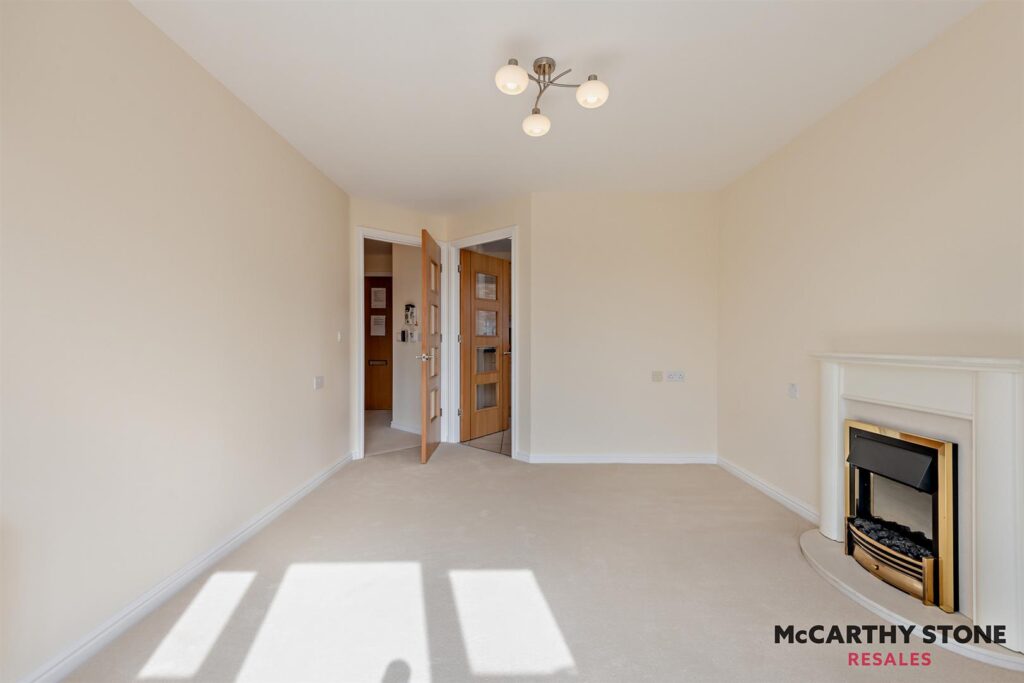 Farringford Court, Avenue Road, Lymington, Hampshire, SO41 9PA
