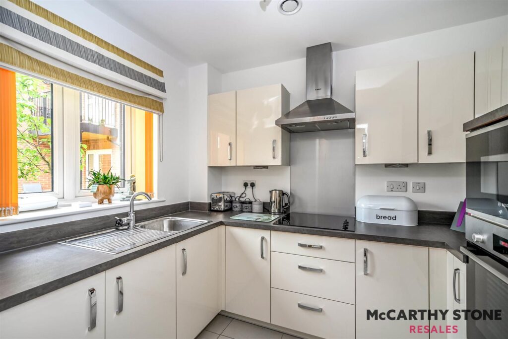 Oakhill Place, High View, Bedford, Bedfordshire, MK41 8FB