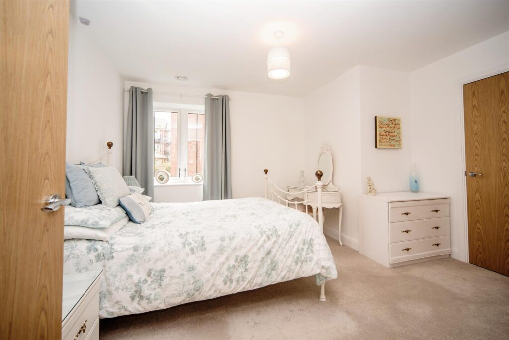 Oakhill Place, High View, Bedford, Bedfordshire, MK41 8FB