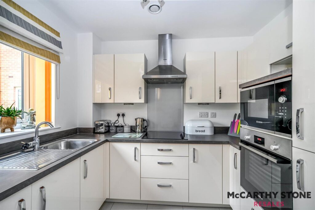 Oakhill Place, High View, Bedford, Bedfordshire, MK41 8FB