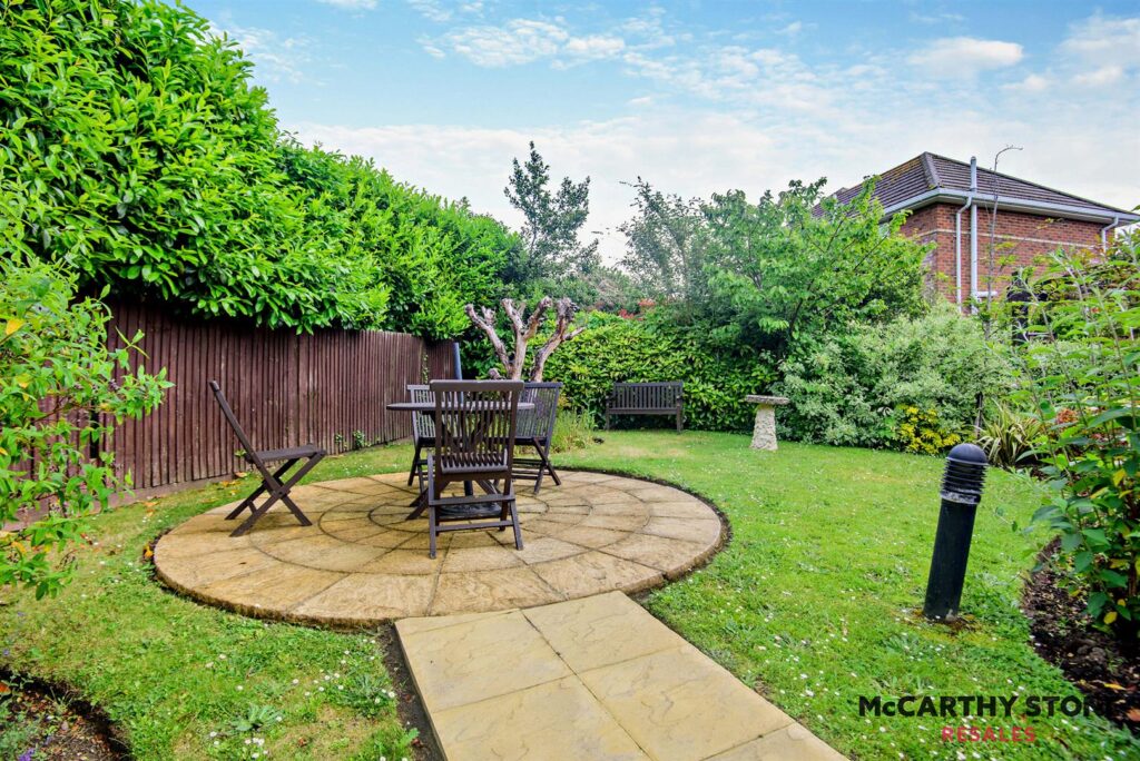 Farringford Court, Avenue Road, Lymington, Hampshire, SO41 9PA