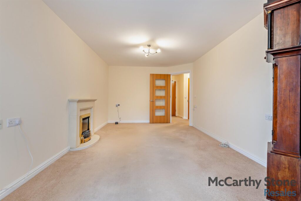 Farringford Court, Avenue Road, Lymington, Hampshire, SO41 9PA