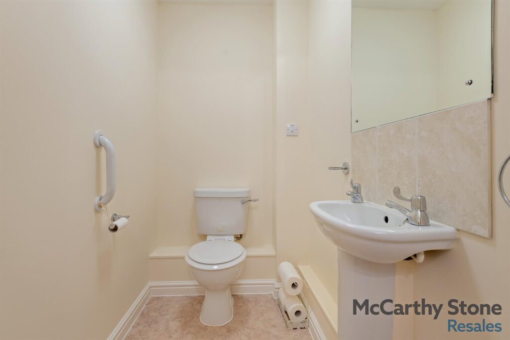 Farringford Court, Avenue Road, Lymington, Hampshire, SO41 9PA