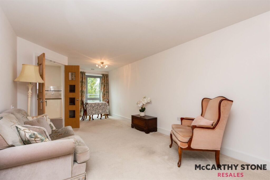 Kings Place, Fleet Road, Fleet, GU51 3FS