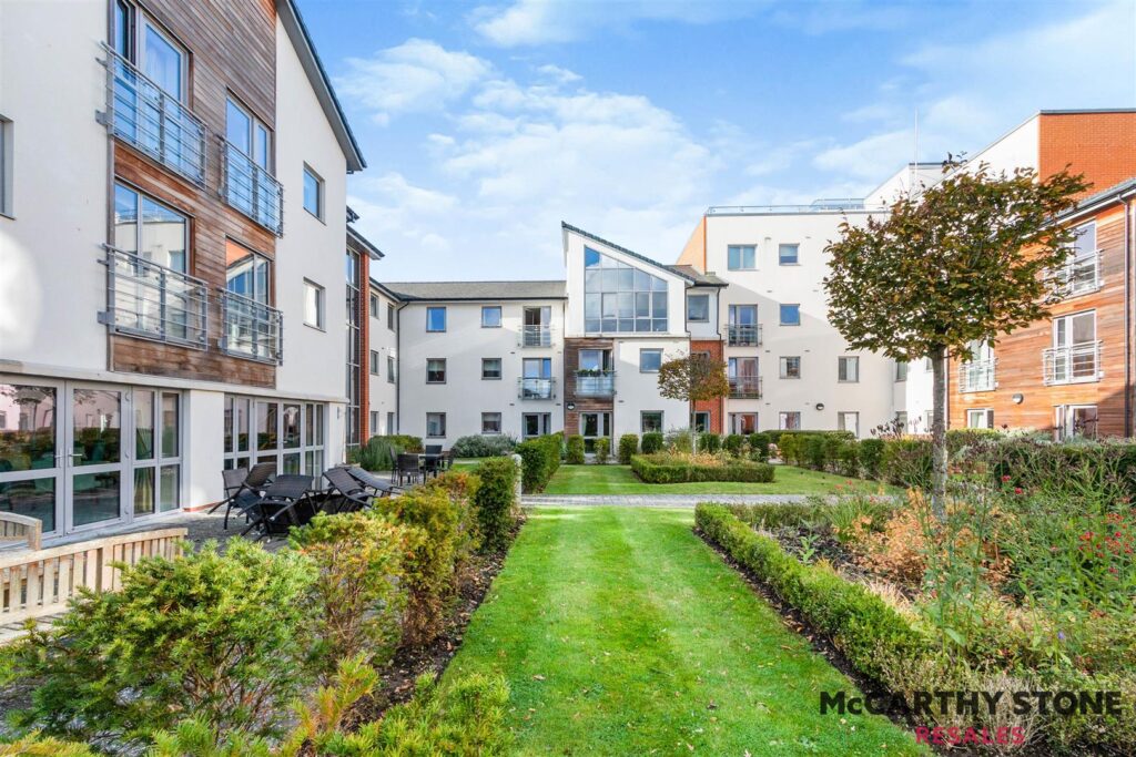 Kings Place, Fleet Road, Fleet, GU51 3FS