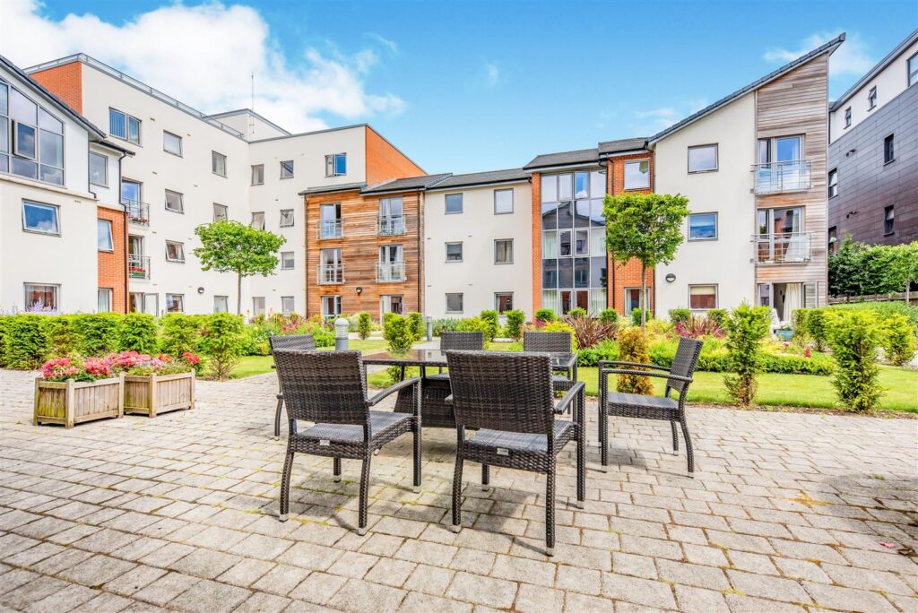 Kings Place, Fleet Road, Fleet, GU51 3FS