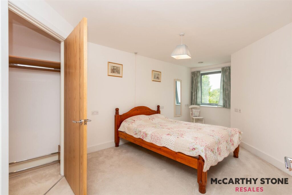 Kings Place, Fleet Road, Fleet, GU51 3FS