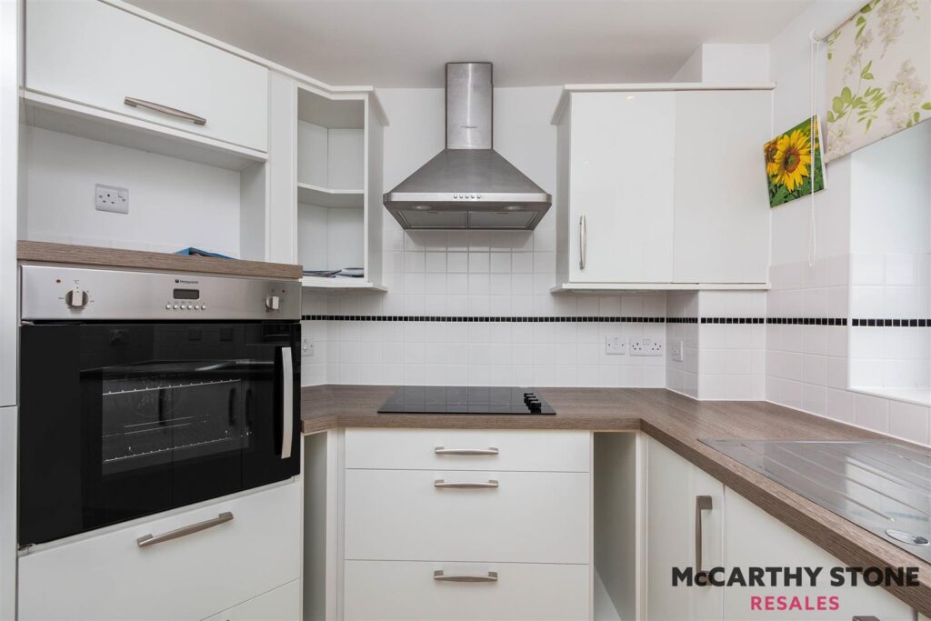 Kings Place, Fleet Road, Fleet, GU51 3FS