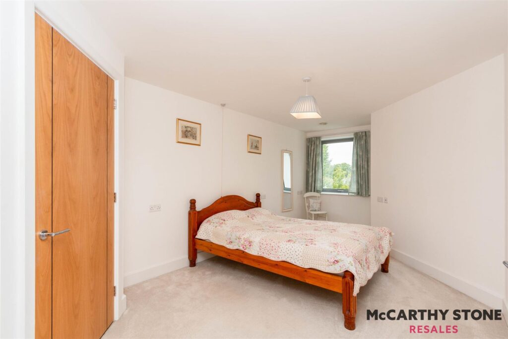 Kings Place, Fleet Road, Fleet, GU51 3FS