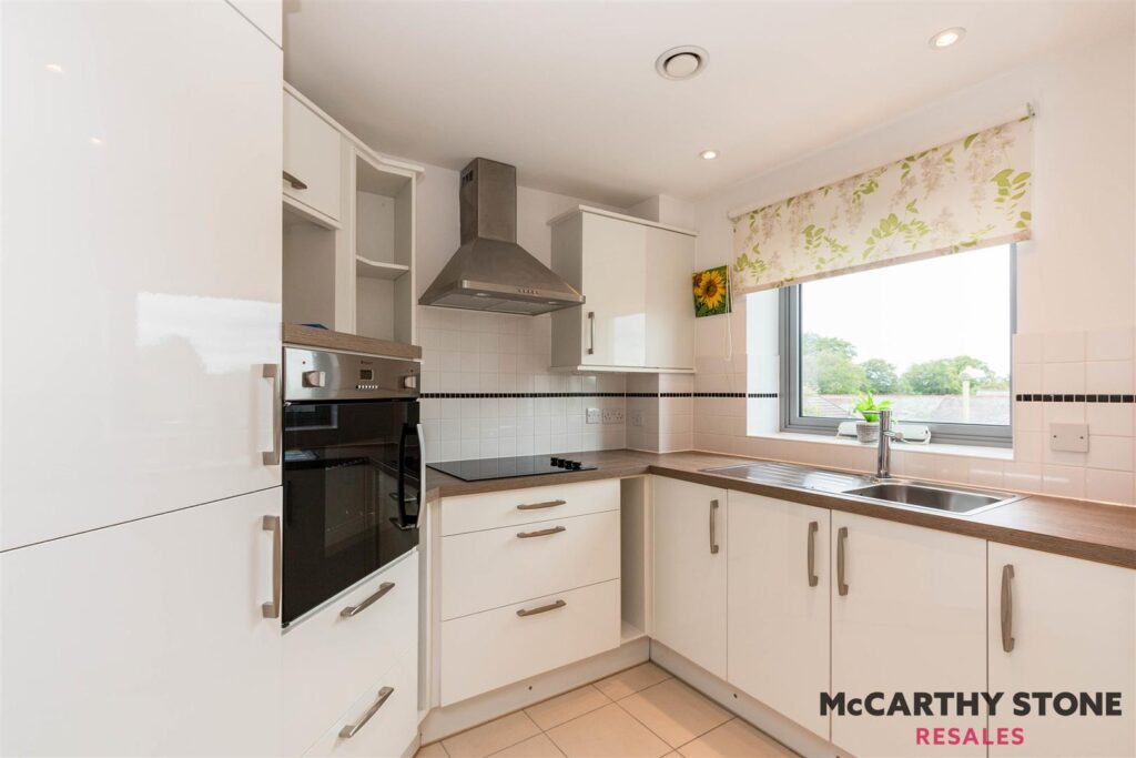 Kings Place, Fleet Road, Fleet, GU51 3FS