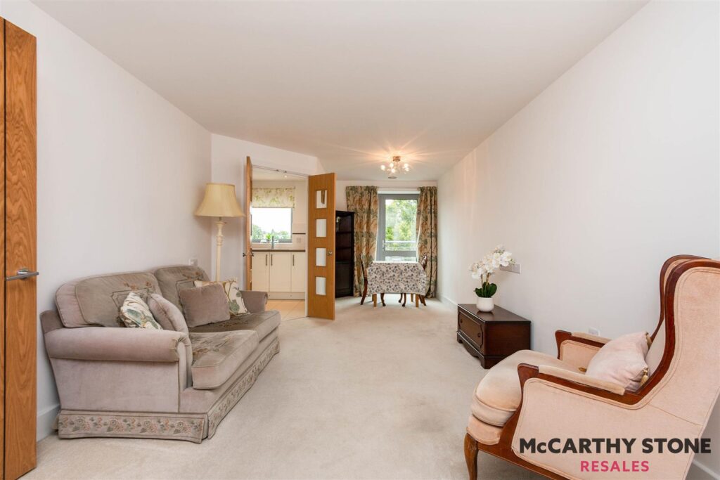 Kings Place, Fleet Road, Fleet, GU51 3FS