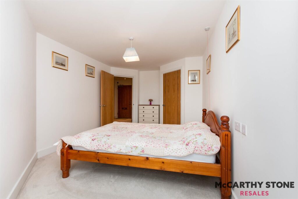 Kings Place, Fleet Road, Fleet, GU51 3FS