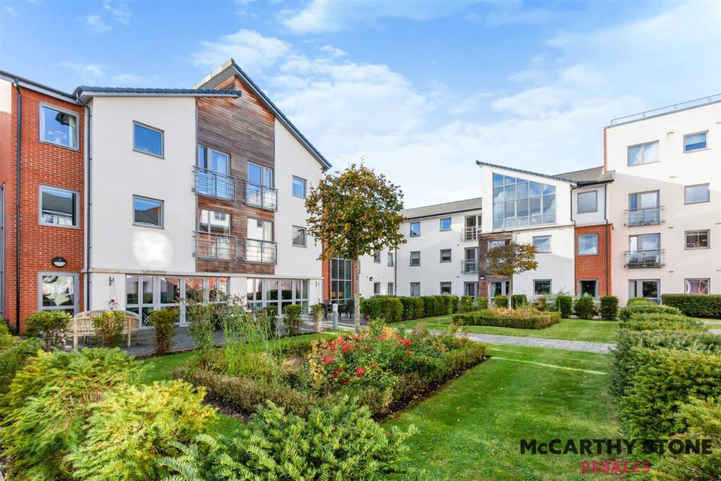 Kings Place, Fleet Road, Fleet, GU51 3FS
