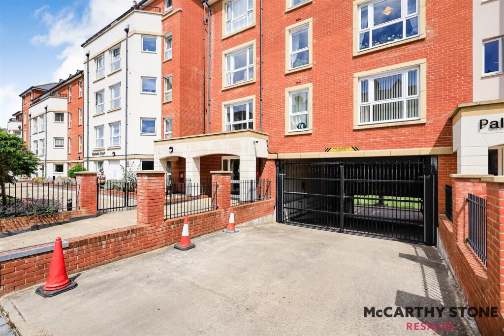 Martello Court, Jevington Gardens, Eastboure, BN21 4SD