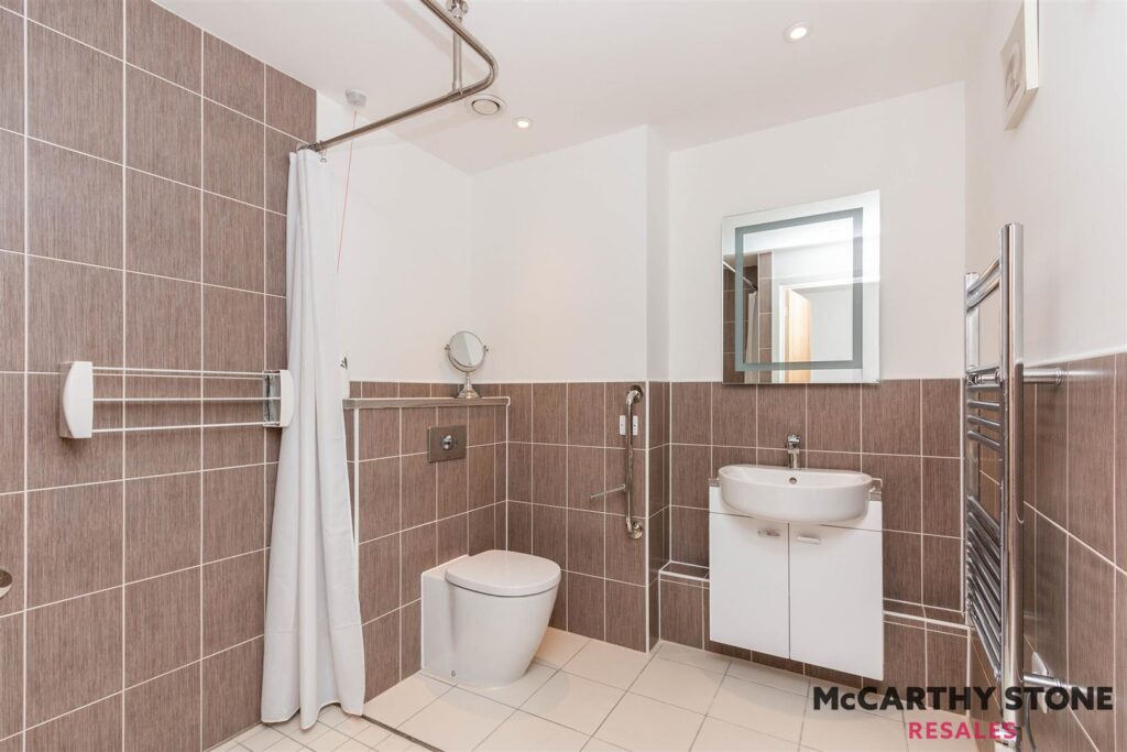 Kings Place, Fleet Road, Fleet, GU51 3FS