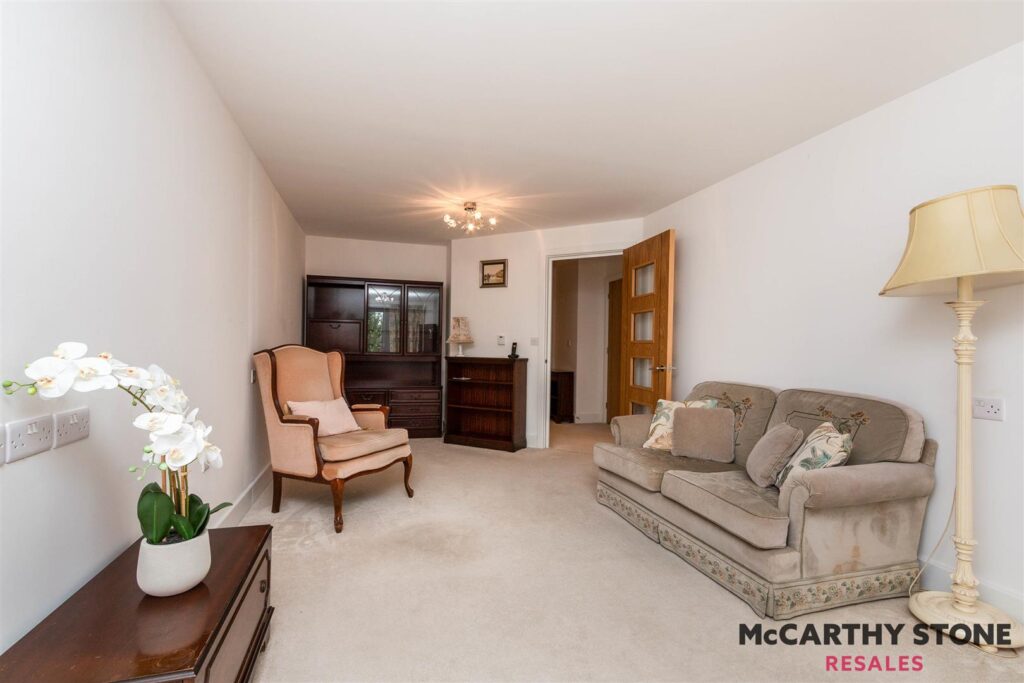 Kings Place, Fleet Road, Fleet, GU51 3FS
