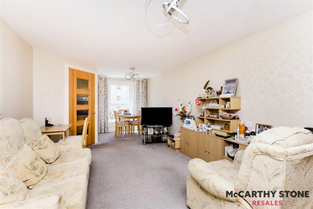 Martello Court, Jevington Gardens, Eastboure, BN21 4SD