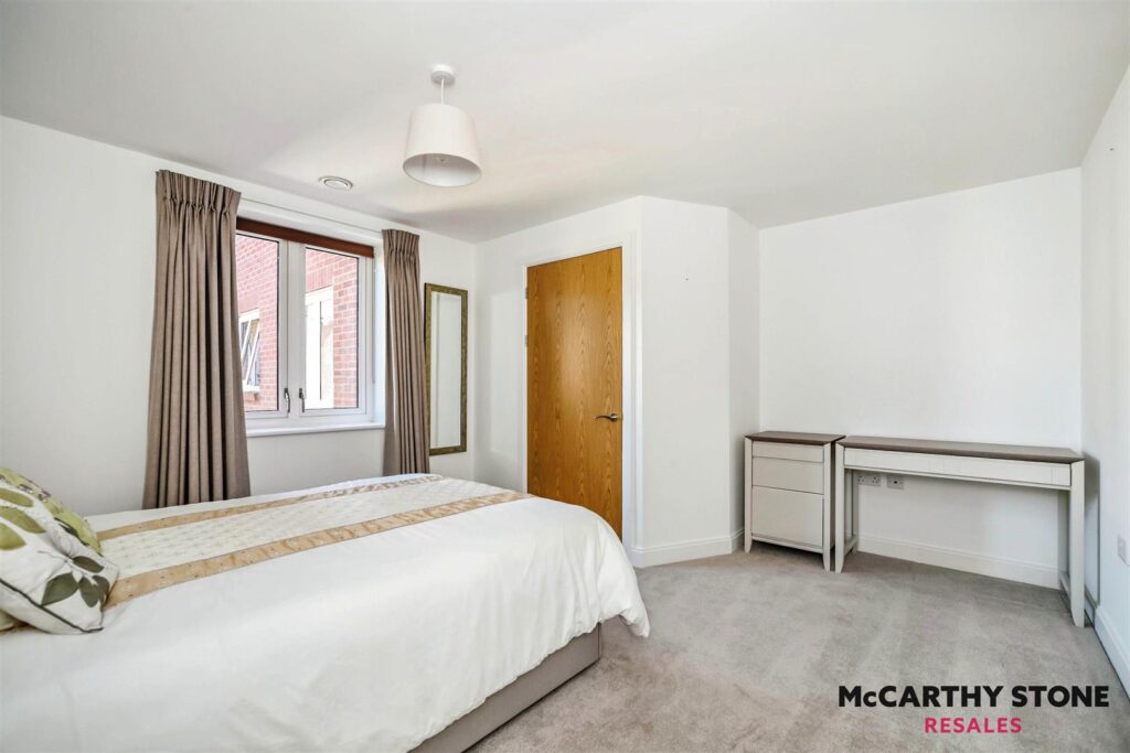 Oakhill Place, High View, Bedford, Bedfordshire, MK41 8FB