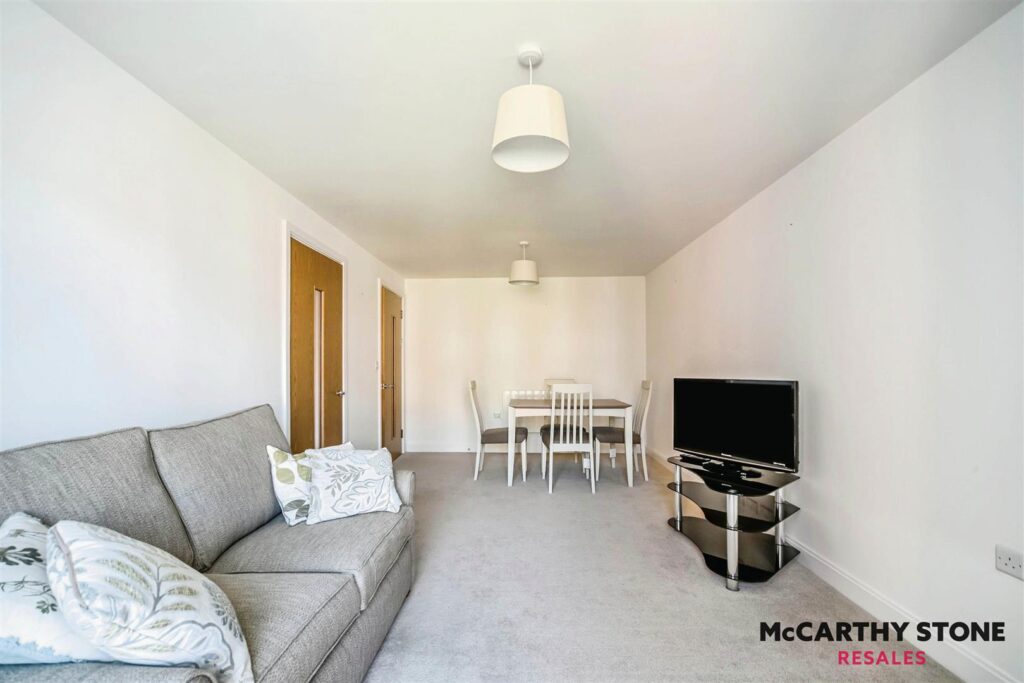 Oakhill Place, High View, Bedford, Bedfordshire, MK41 8FB