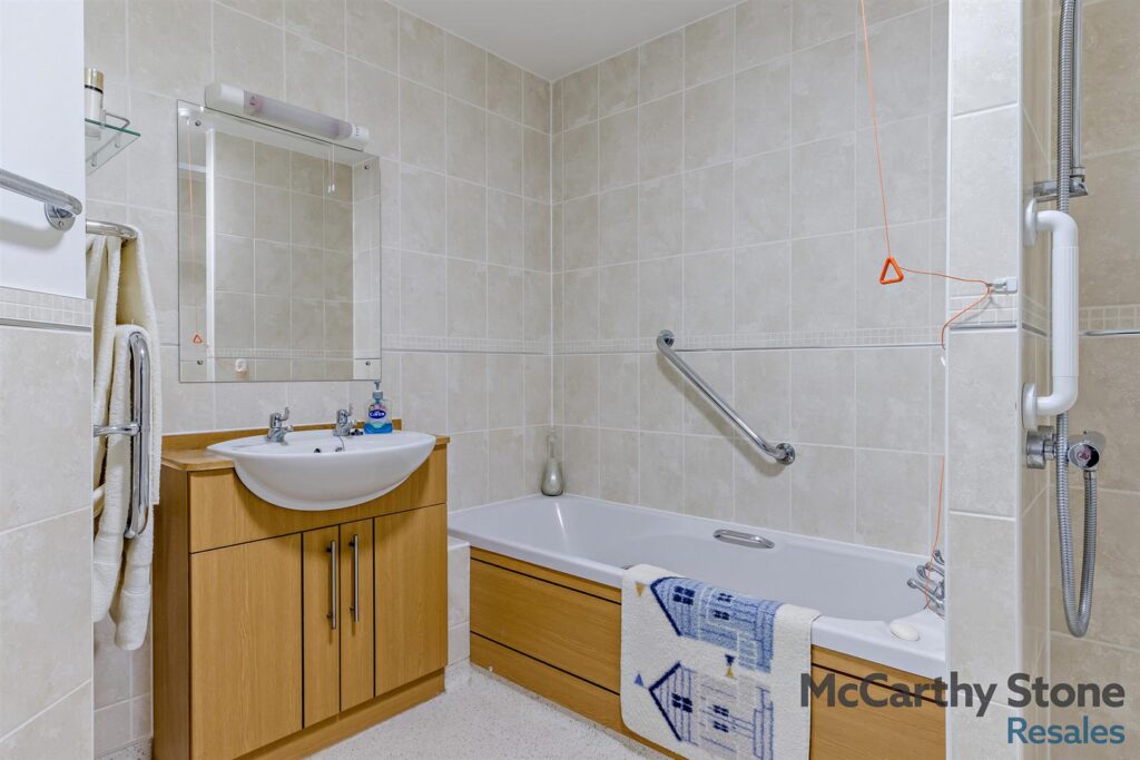 Farringford Court, Avenue Road, Lymington, Hampshire, SO41 9PA