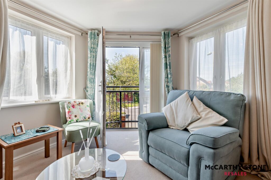 Farringford Court, Avenue Road, Lymington, Hampshire, SO41 9PA